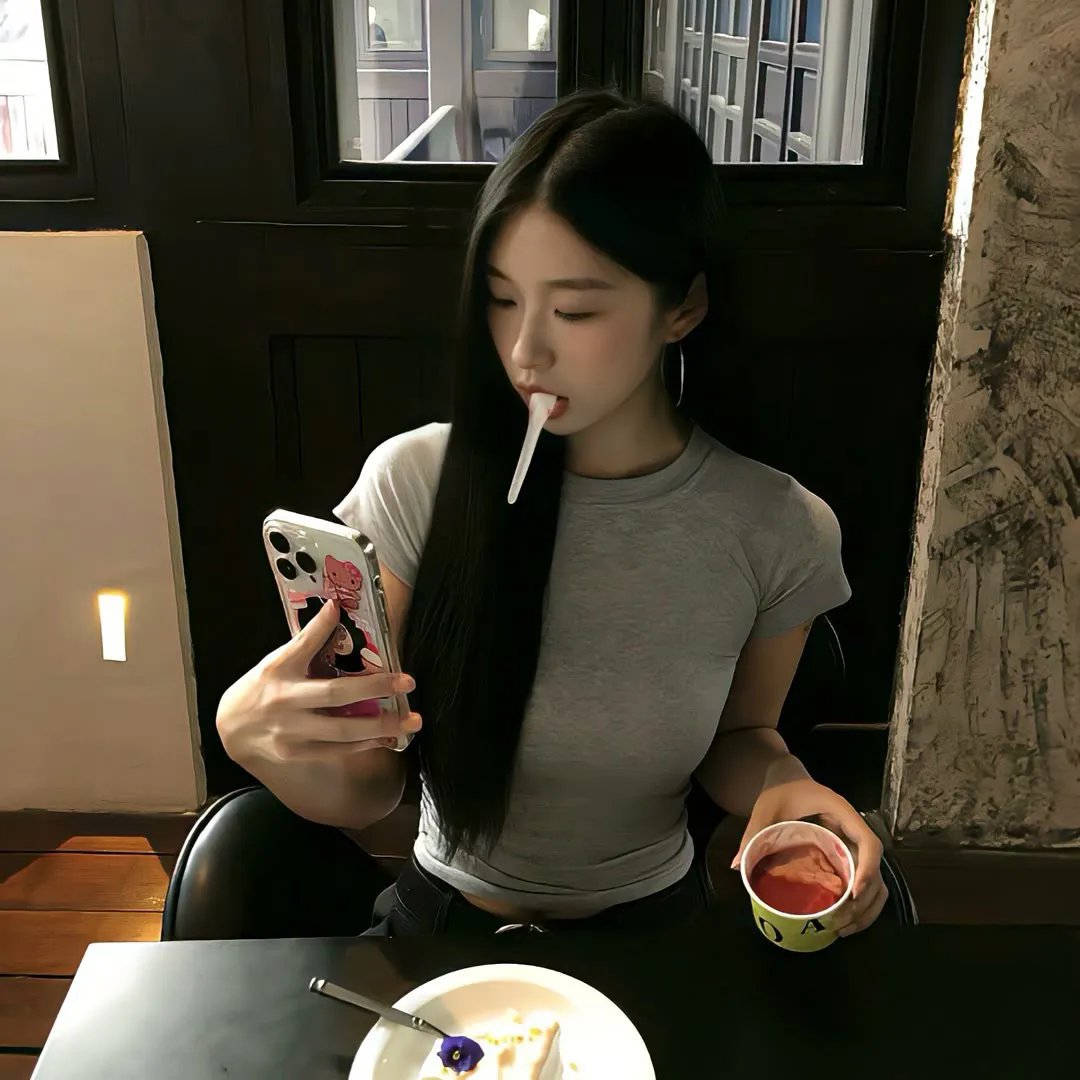 动态漫画·开局强吻裂口女 海报